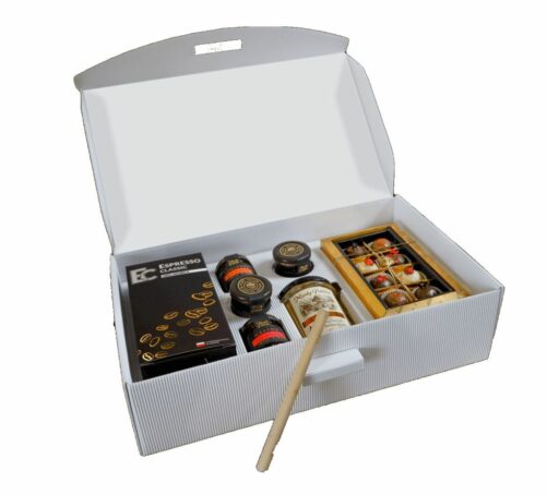 otware białe pudełko prezentowe z okolicznościowym zestawem miodów, czekoladkami, kawą