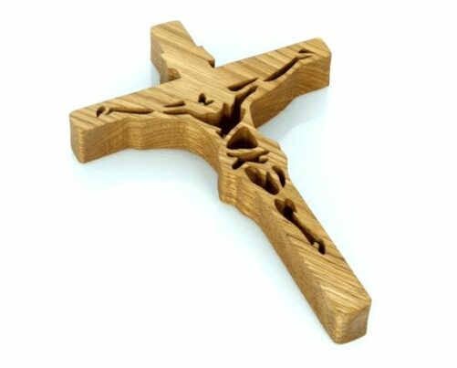 krzyż z wyciętym wizerunkiem jezusa chrystusa wykonany z jasnego drewna