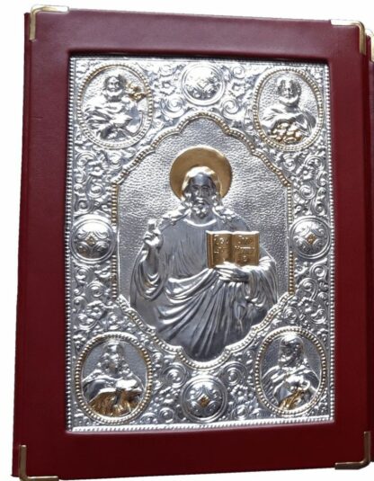 okładka na ewangeliarz zdobiona miedzianą ikoną - posrebrzaną i złoconą z postacią Jezusa Chrystusa w centrum i czterema ewangelitami w rogach