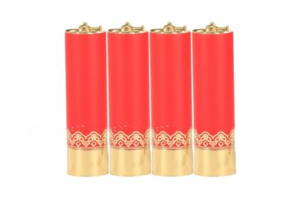 cztery czerwone świece adwentowe ze złotym zdobieniem u podstawy