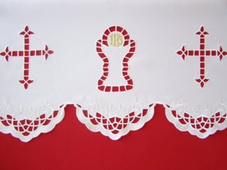 biały obrus haftowany ołtarzowy do kościoła - koronka z symbolem kielicha z hostią