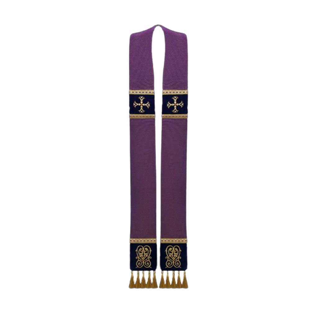 Stuła do koncelebry - fioletowa zdobiona jest haftem na aksamicie, złotą elegancką pasmanterią oraz kamieniami