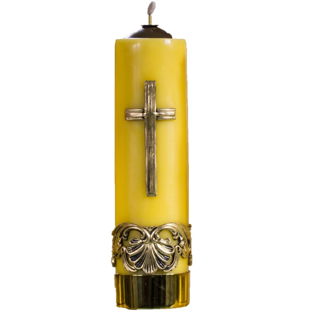 żółta świeca ołtarzowa z ręcznie malowaną aplikacją - złocony krzyż, złota podstawa i zdobienia u dołu świecy równiez w kolorze złota; świeca z wkładem z knotem