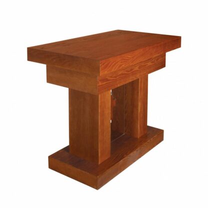 ołtrz drewniany z krzyżem; widok z tyłu