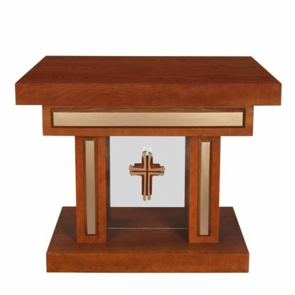 ołtrz drewniany z krzyżem