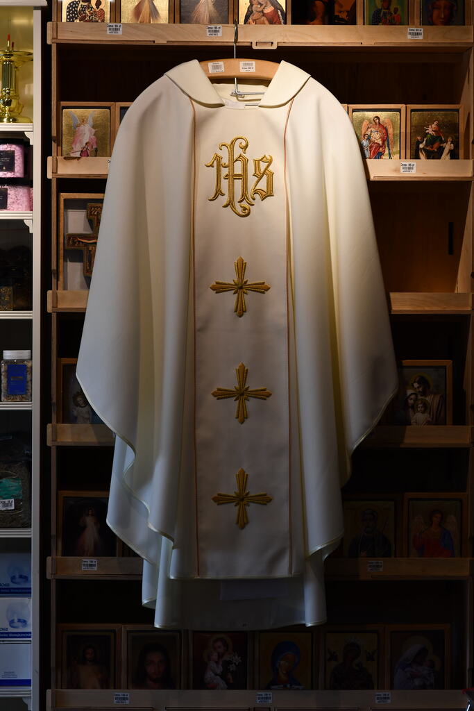 Ornat Bogaty Haft Wypukły Materiał Zwykły